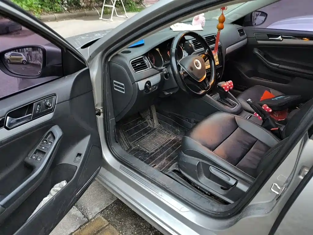 Volkswagen Sagitar 2015 1.6L Automatic Comfort фото 14