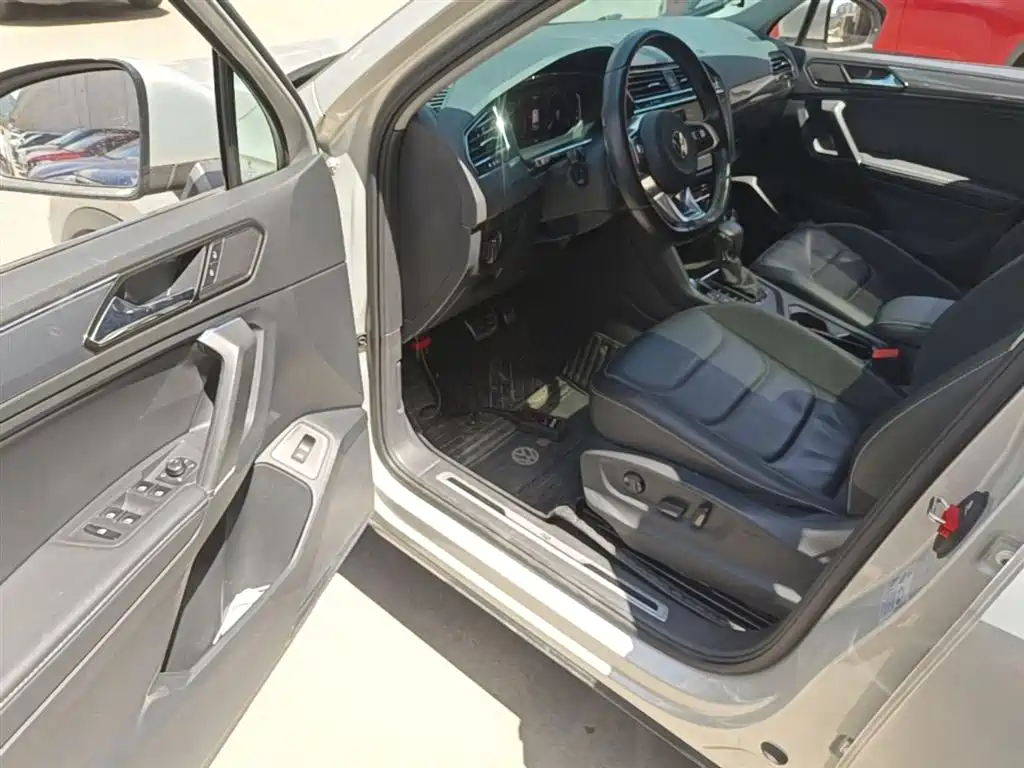 Volkswagen Tiguan L 2021 330TSI Automatic 2WD R-Line Premium фото 15