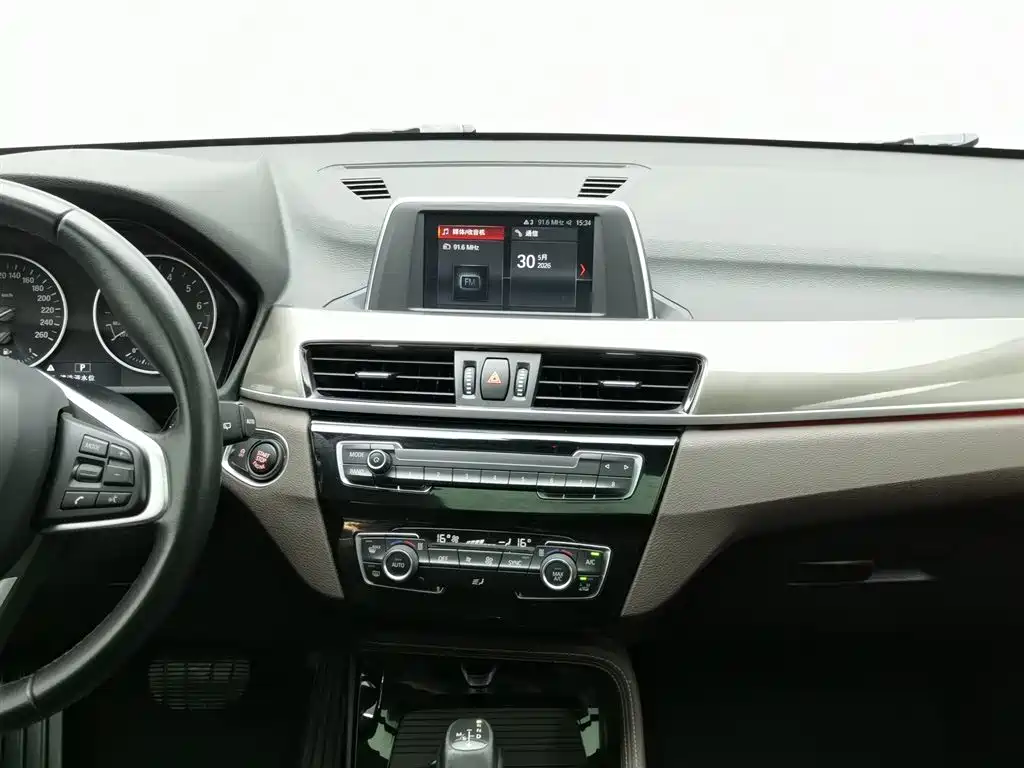 BMW X1 2018 sDrive18Li Premium Model фото 12