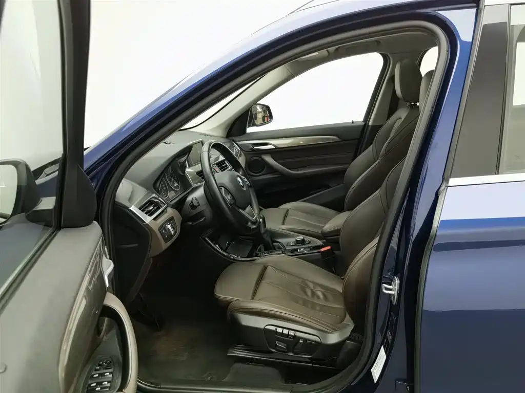 BMW X1 2018 sDrive18Li Premium Model фото 10