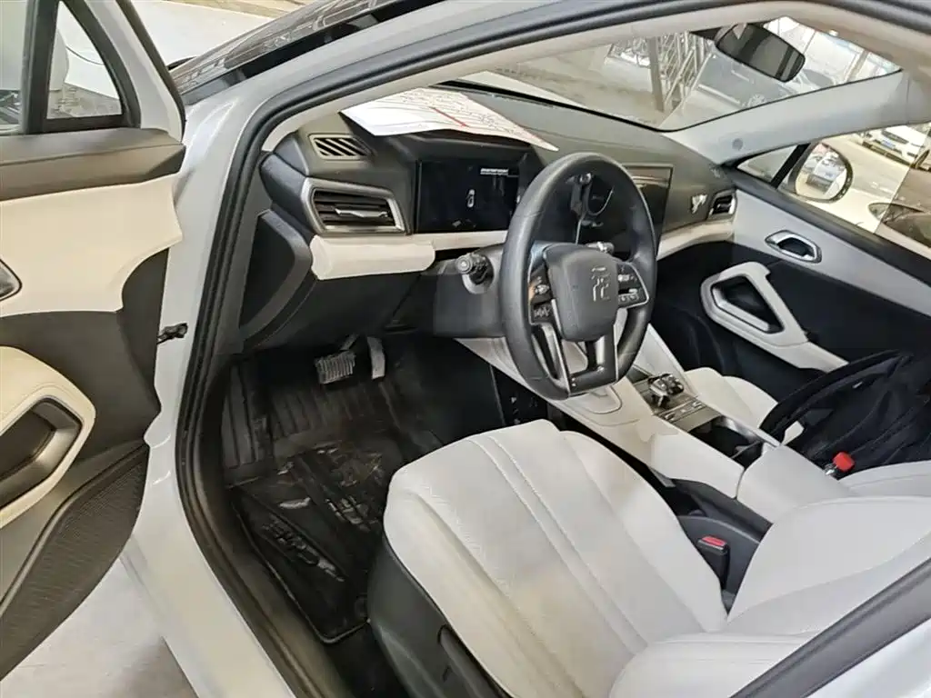 BYD Yuan UP 2024 401KM Leading Edition фото 10