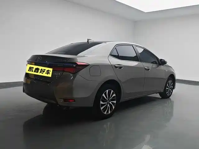 Toyota Corolla Twin Engine E+ 2020 1.8L E-CVT Comfort Edition фото 4