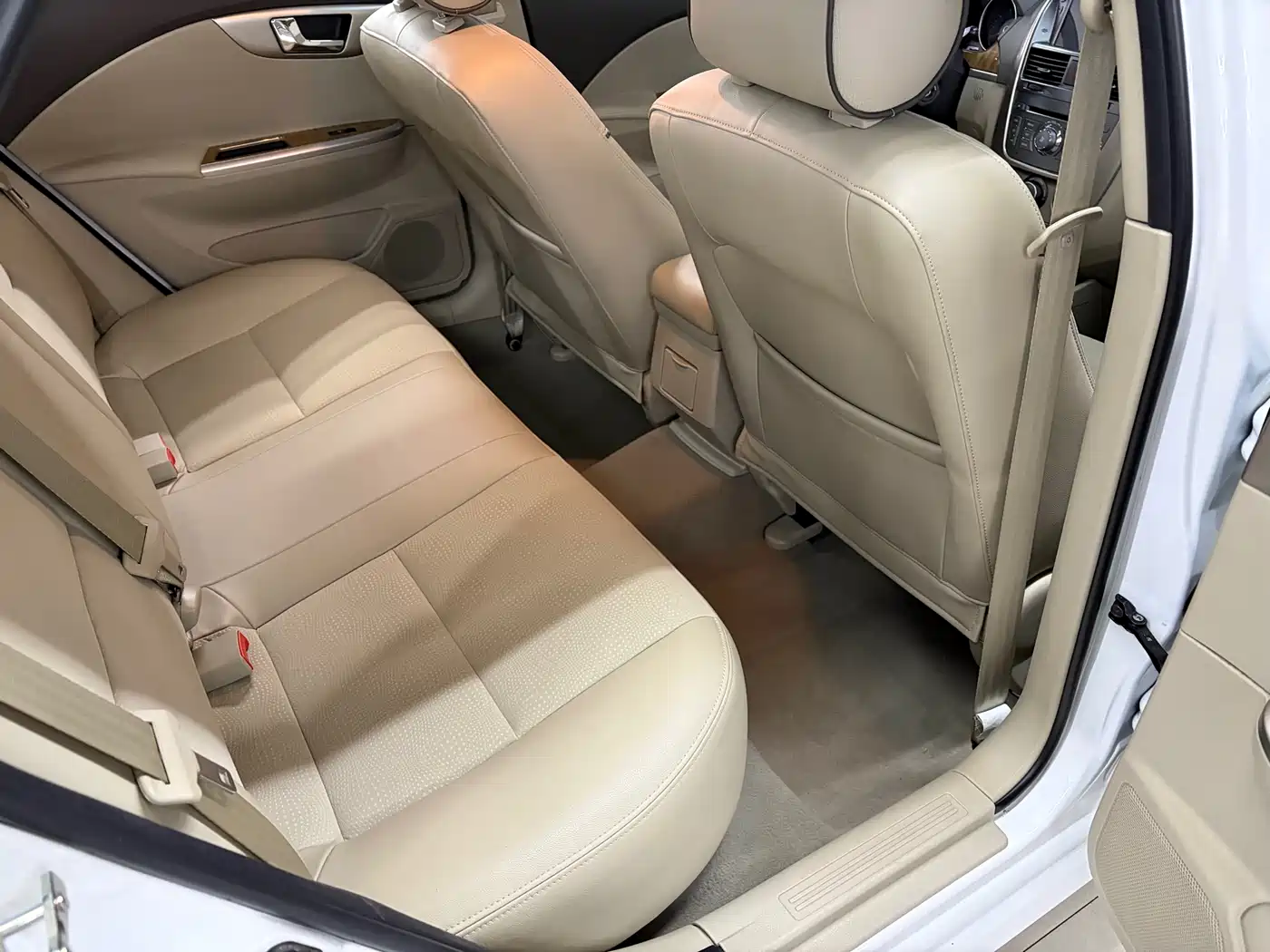 Buick Excelle 2015 1.5L Manual Classic фото 8