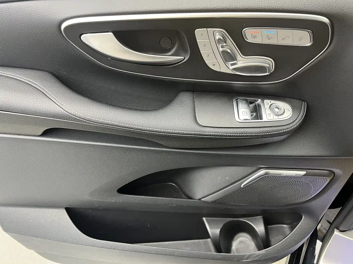 Mercedes-Benz V-Class 2022 V 260 Prestige Edition фото 10