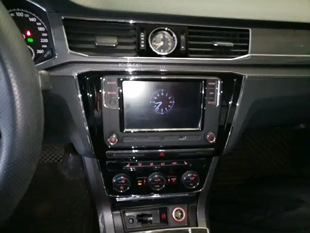 Volkswagen Passat 2017 330TSI DSG Prestige фото 8