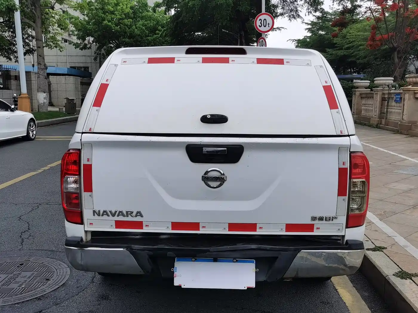 Nissan Navara 2022 2021 2.5L Manual 2WD Comfort QR25