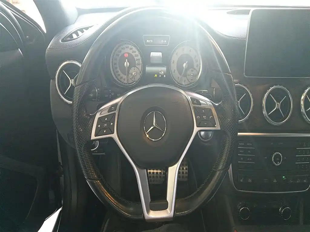Mercedes-Benz GLA 2016 GLA 260 4MATIC Sport фото 11