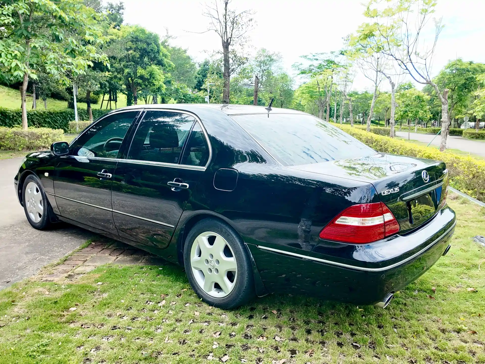 Фото 28 - Lexus LS