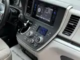 Photo 20 - Toyota Sienna