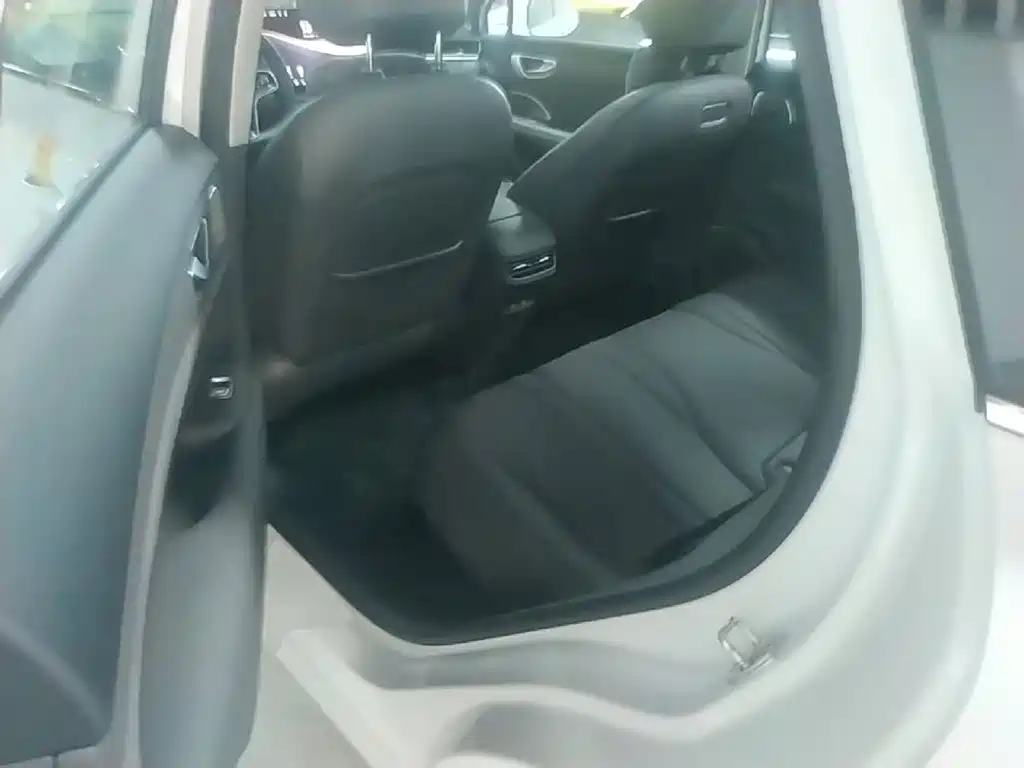 Photo 17 - Shangjie SUV