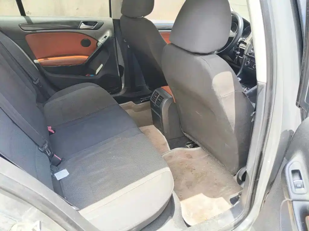 Photo 11 - Volkswagen Golf