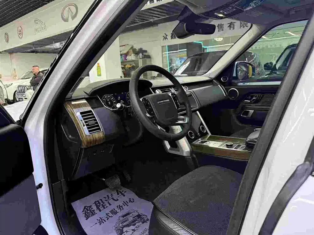 Land Rover Range Rover 2018 3.0 SC V6 Vogue Heritage Edition фото 5