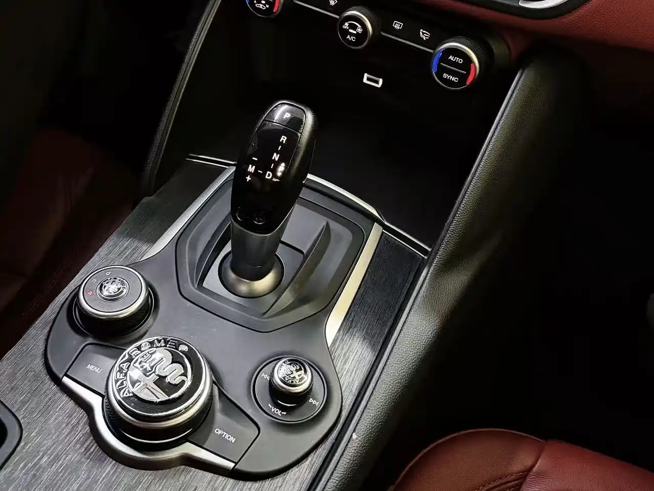 Alfa Romeo Giulia 2020 2019 2.0T 280HP Black Package Limited Edition