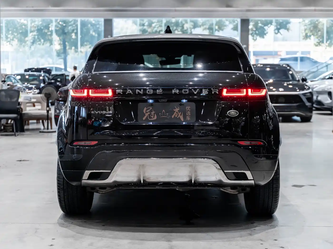 Land Rover Range Rover Evoque 2022 Range Rover Evoque L 249PS R-Dynamic Luxury Edition фото 6