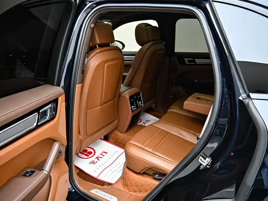 Porsche Cayenne New Energy 2023 Cayenne E-Hybrid 2.0T Platinum Edition фото 13