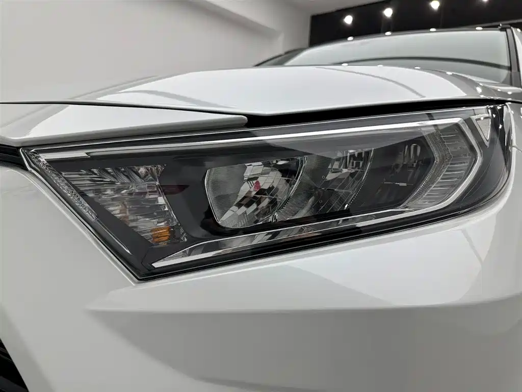 Toyota RAV4 Rongfang 2022 Hybrid 2.5L E-CVT 2WD Elite Edition фото 28