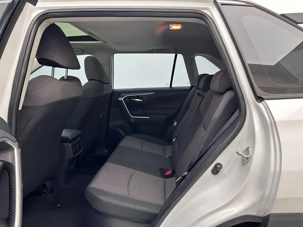 Toyota RAV4 Rongfang 2022 Hybrid 2.5L E-CVT 2WD Elite Edition фото 19