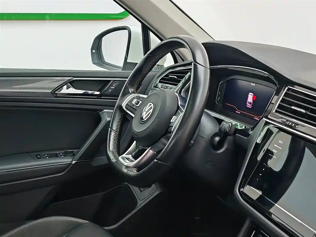 Volkswagen Tiguan L 2021 330TSI Automatic 2WD R-Line Premium фото 22