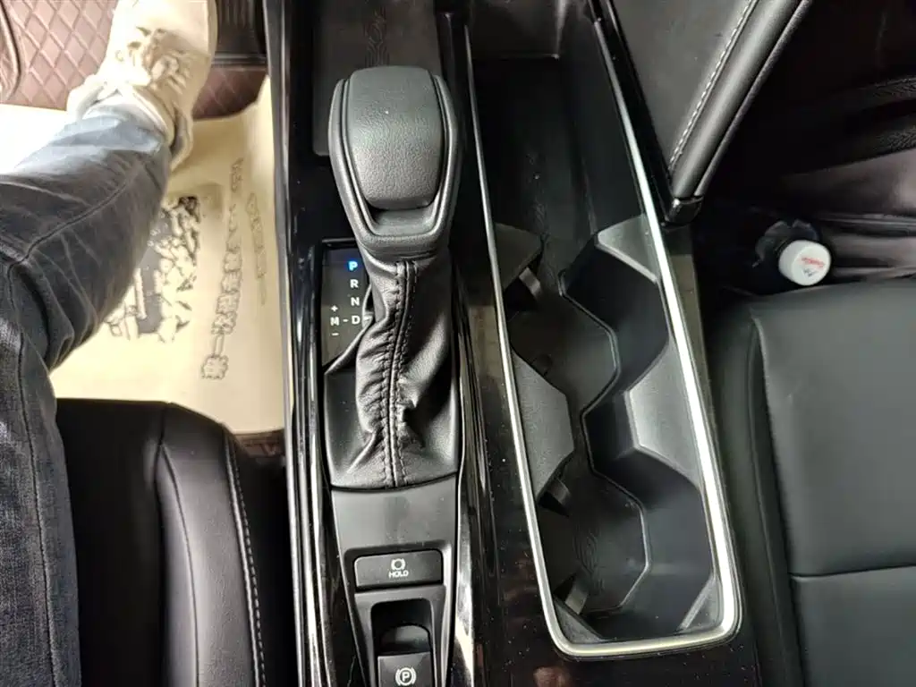 Toyota Camry 2024 2.0E Elite Edition фото 13