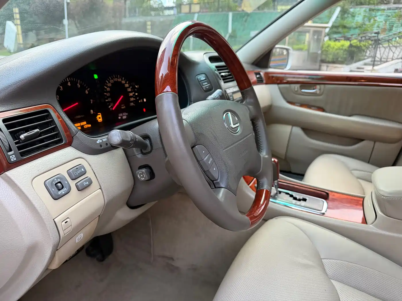 Lexus LS фото 10