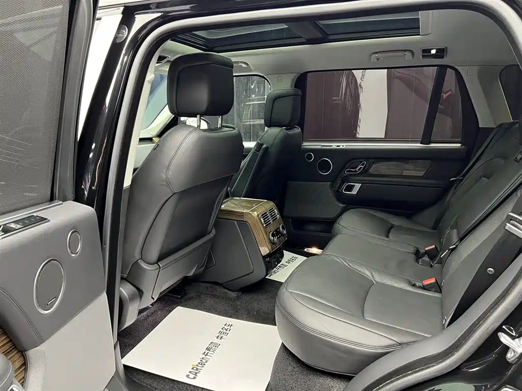Land Rover Range Rover 2020 3.0 L6 Heritage Extended Edition фото 25
