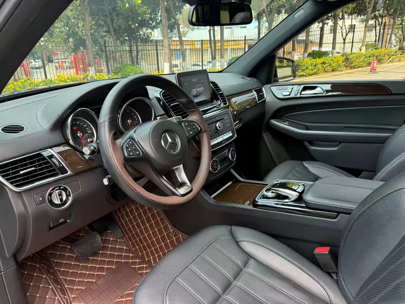 Mercedes-Benz GLS 2018 Facelift GLS 400 4MATIC Sport фото 28