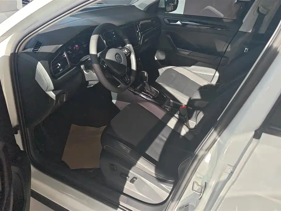 Volkswagen T-ROC 2021 280TSI DSG 2WD Comfort Smart Connect 30th Anniversary Edition фото 9