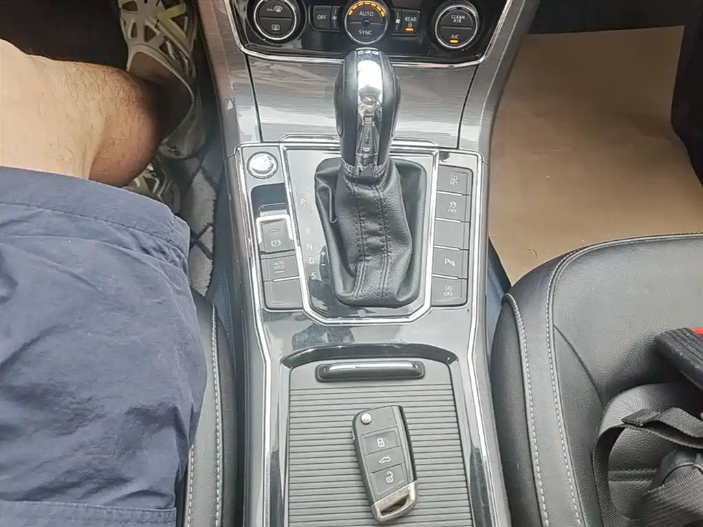 Volkswagen Passat 2017 330TSI DSG Prestige фото 14