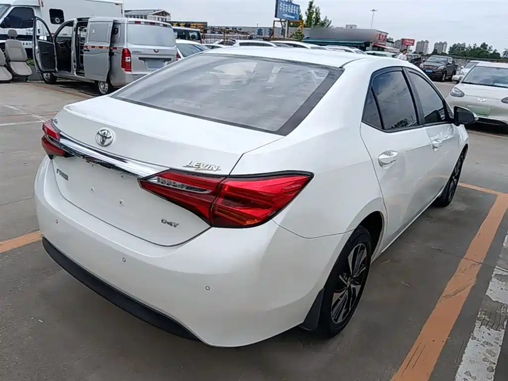 Toyota Levin 2018 185T CVT Premium Edition China V фото 7
