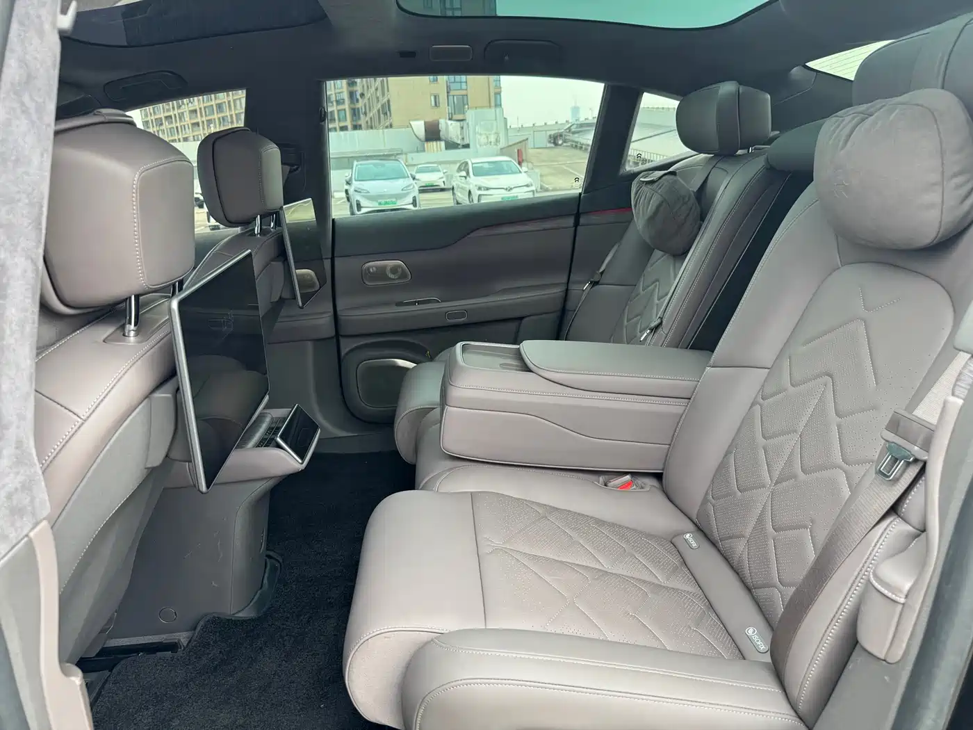 NIO ET7 2024 100kWh Executive Signature Edition фото 10