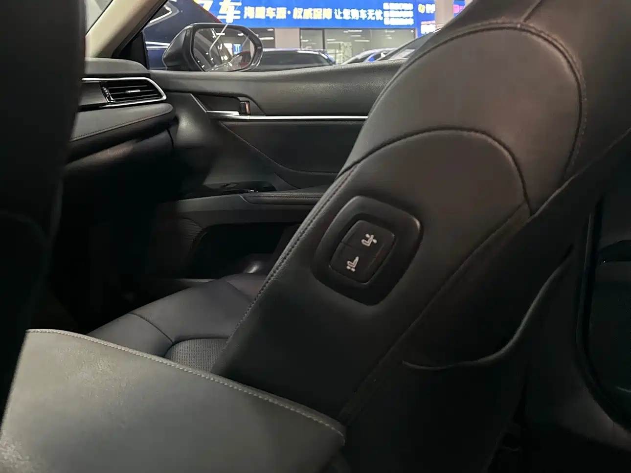 Toyota Camry 2021 2.0G Luxury Edition фото 18
