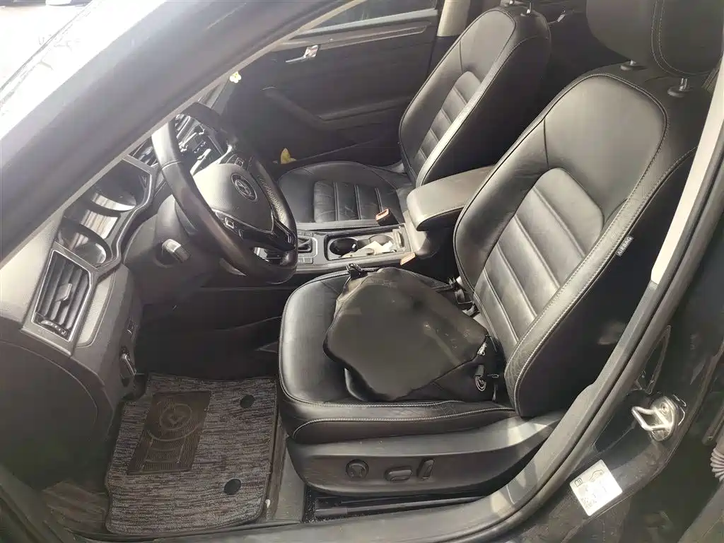 Volkswagen Passat 2017 330TSI DSG Prestige фото 8