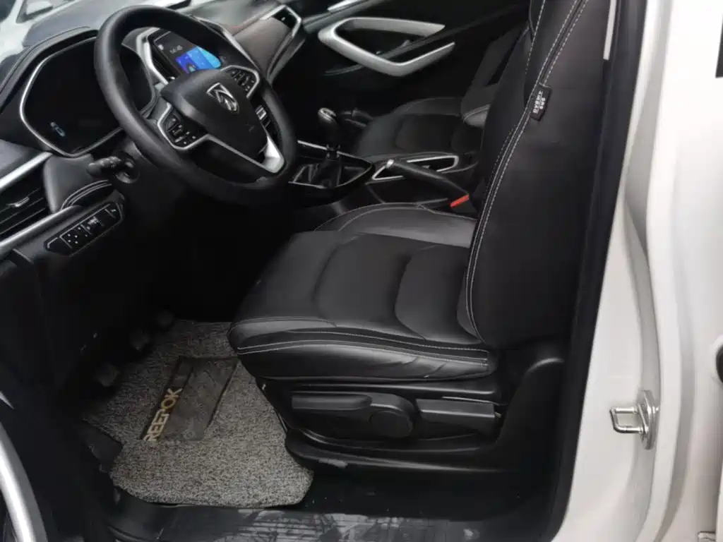 Baojun 530 2021 2021 Global Vehicle Anniversary Edition 1.5T Manual Premium 7-seater