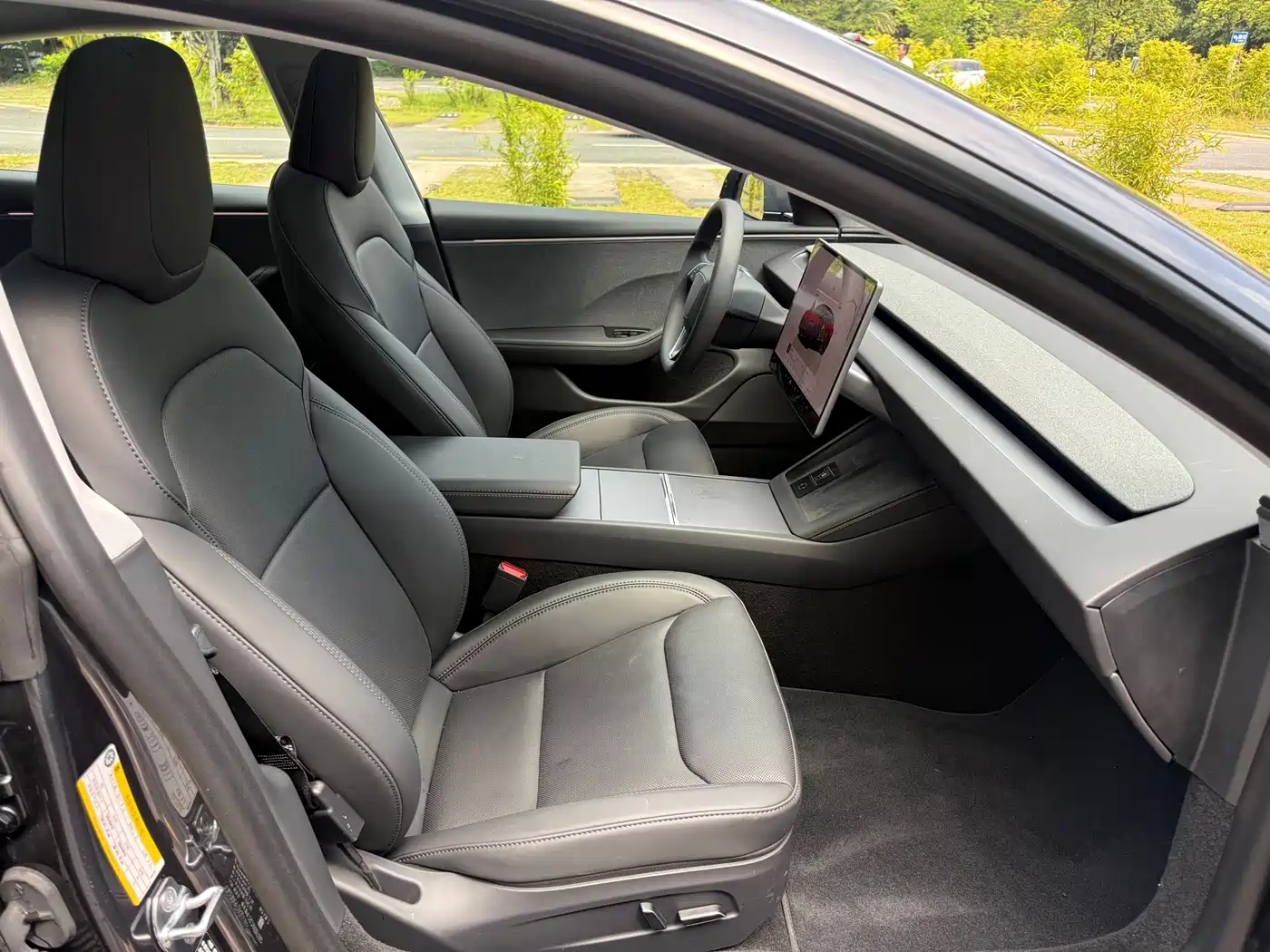Tesla Model 3 2026 2025 Model Year Facelift Rear-Wheel Drive