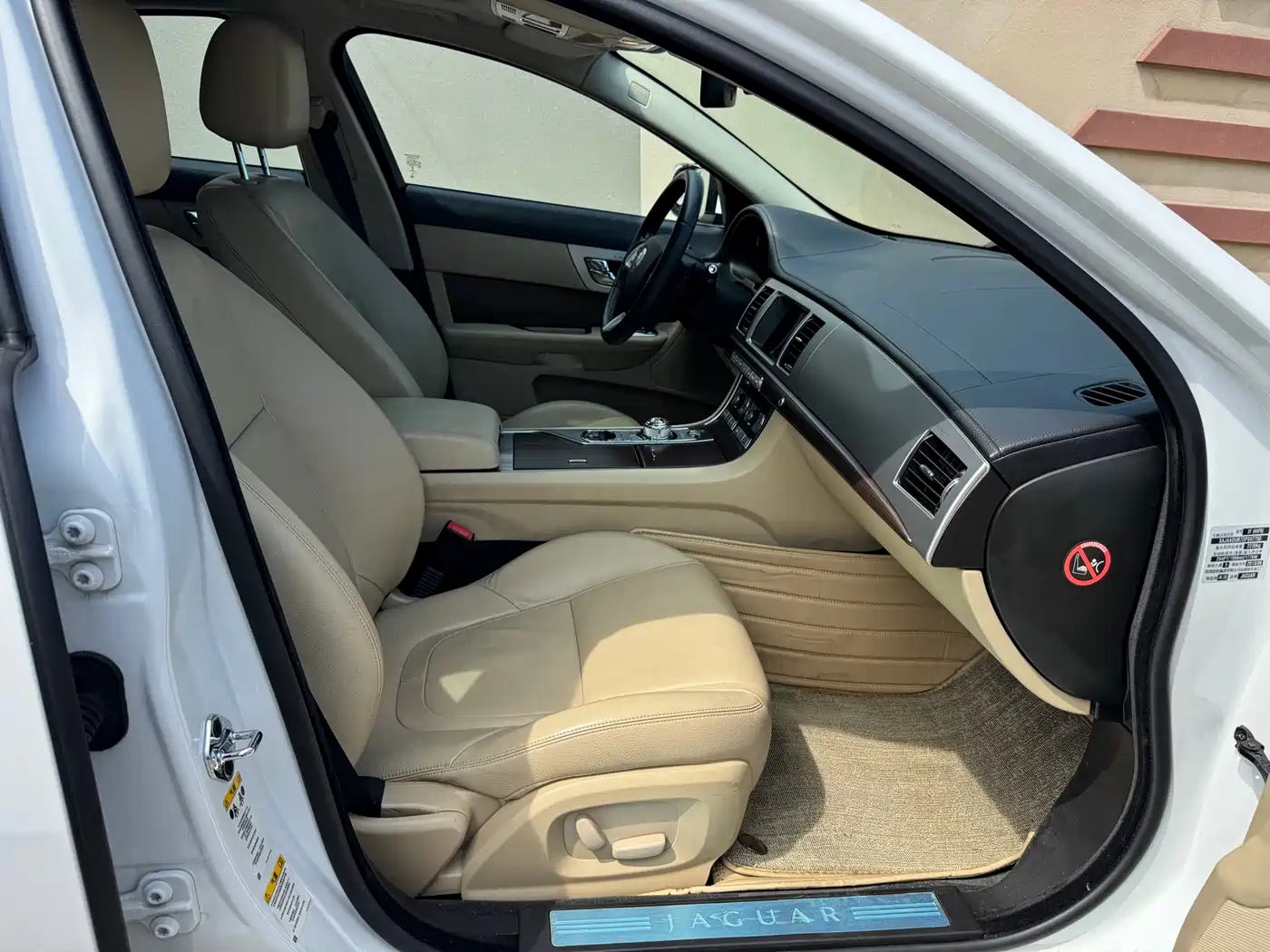Jaguar XF 2013 2013 XF 2.0T Luxury Edition