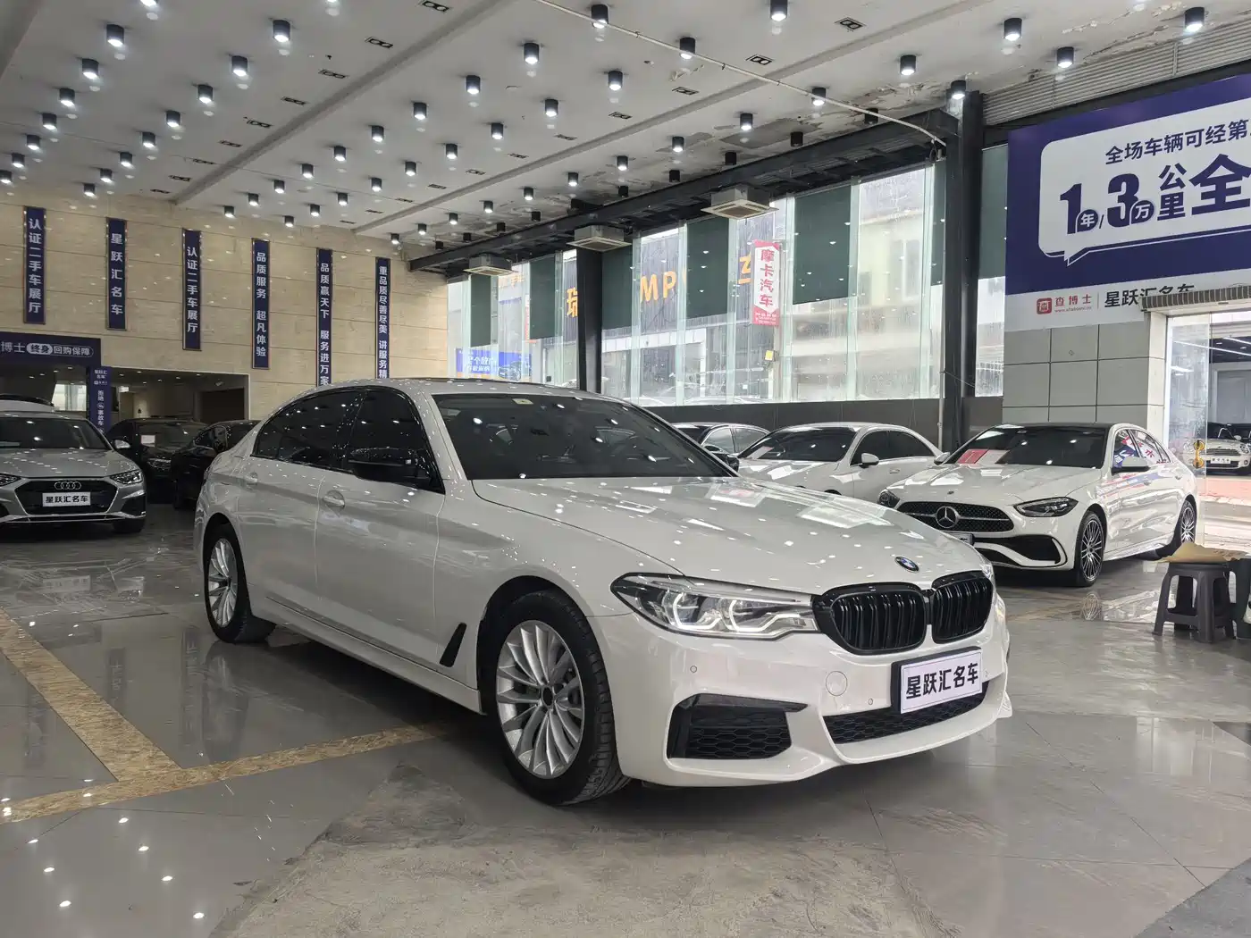 BMW 5 Series 2019 525Li Luxury Package фото 3