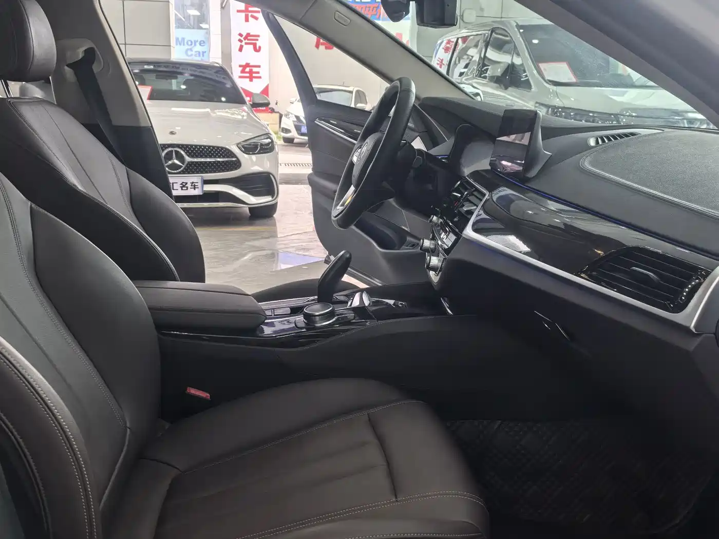BMW 5 Series 2019 525Li Luxury Package фото 12