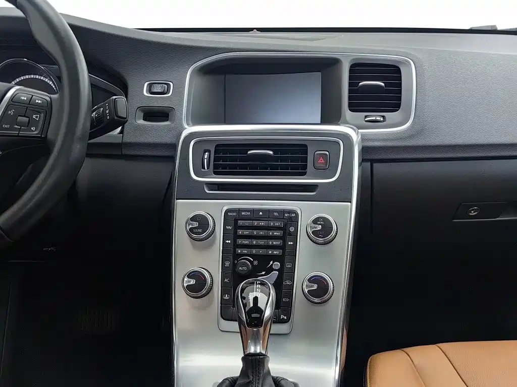 Фото 12 - Volvo S60