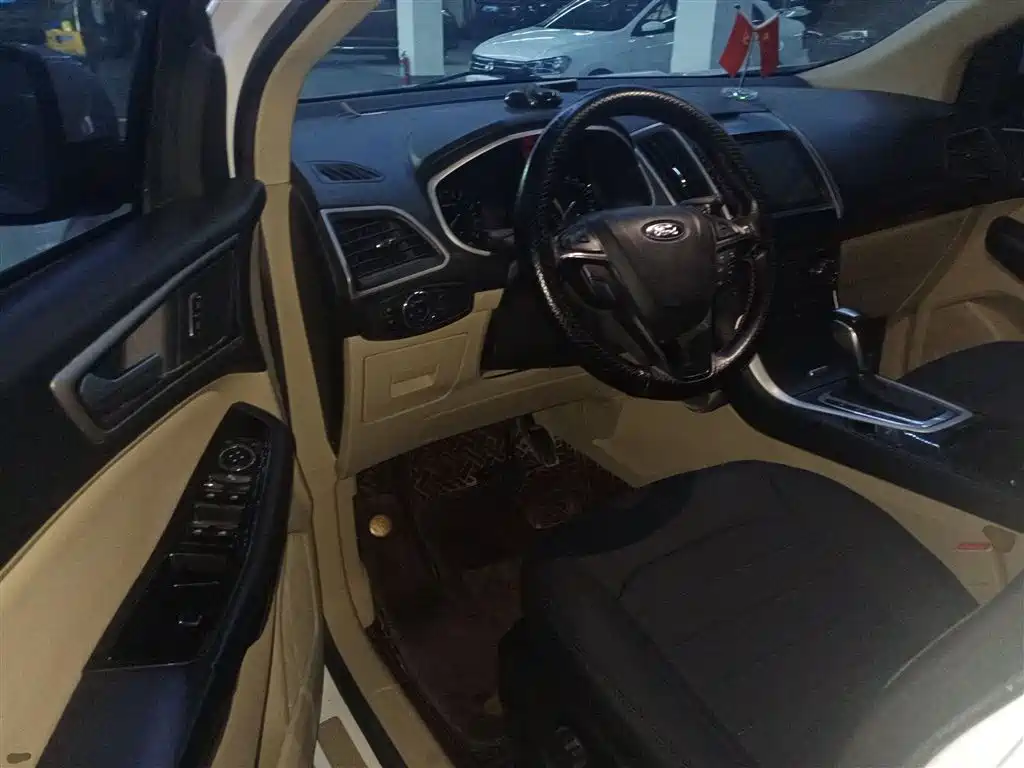 Фото 16 - Ford Edge