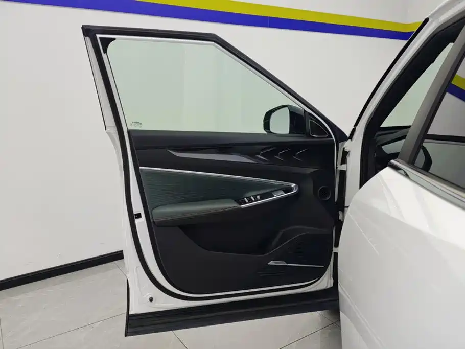 Фото 7 - Geely Atlas
