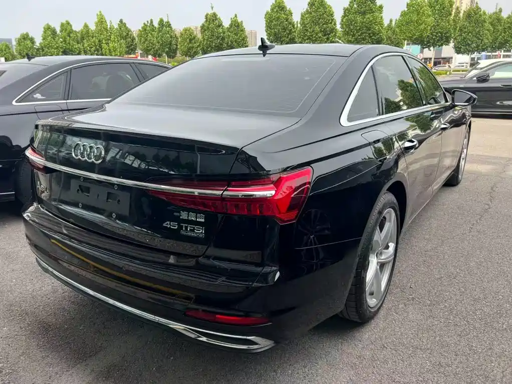 Фото 4 - Audi A6L