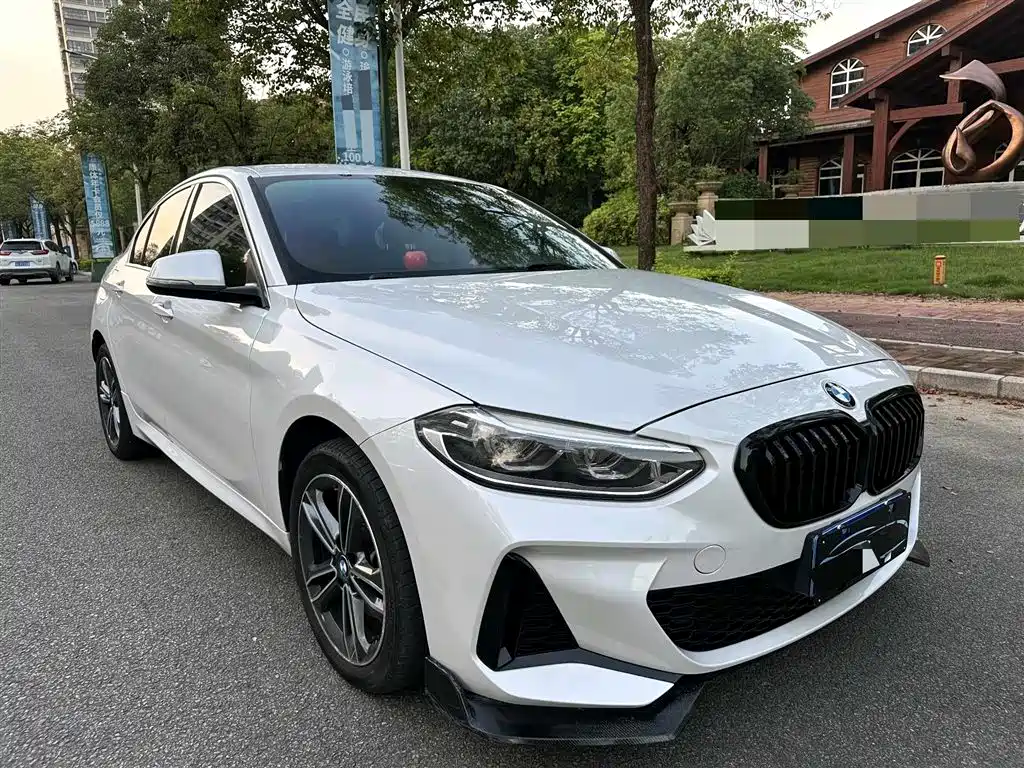 BMW 1 Series 2022 120i M Sport фото 3