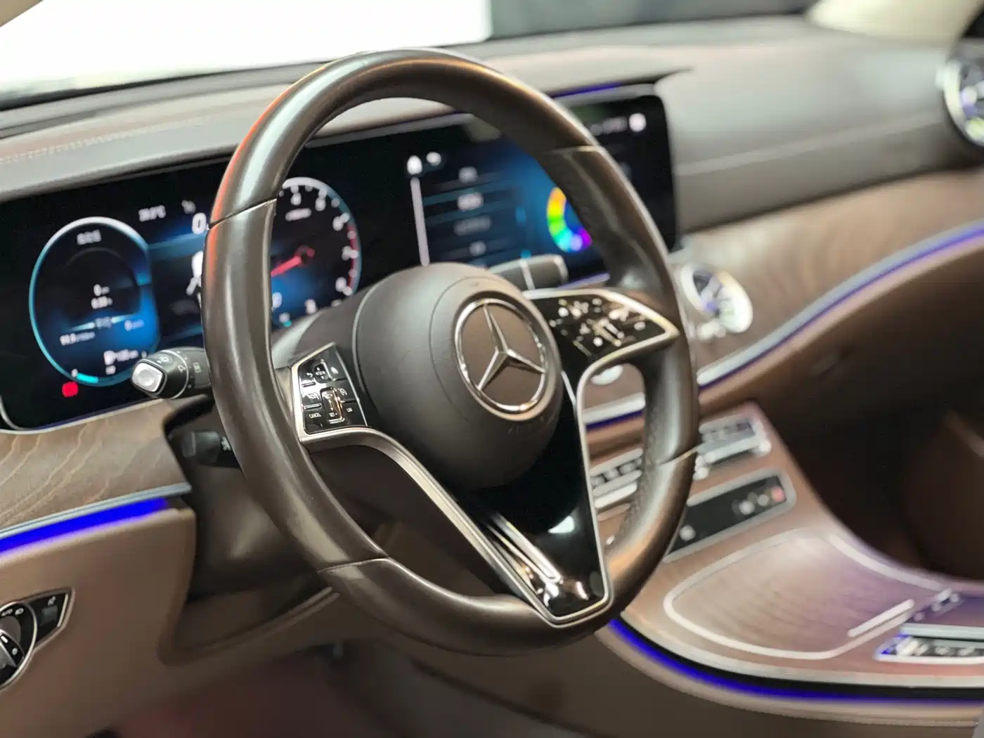 MERCEDES-BENZ E CLASS