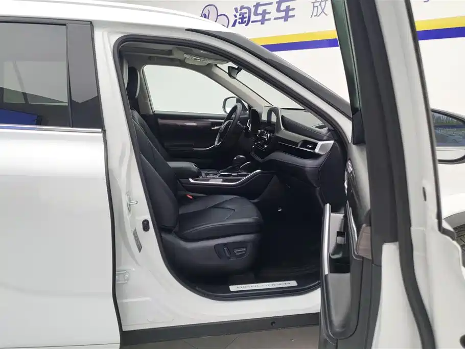 TOYOTA HIGHLANDER