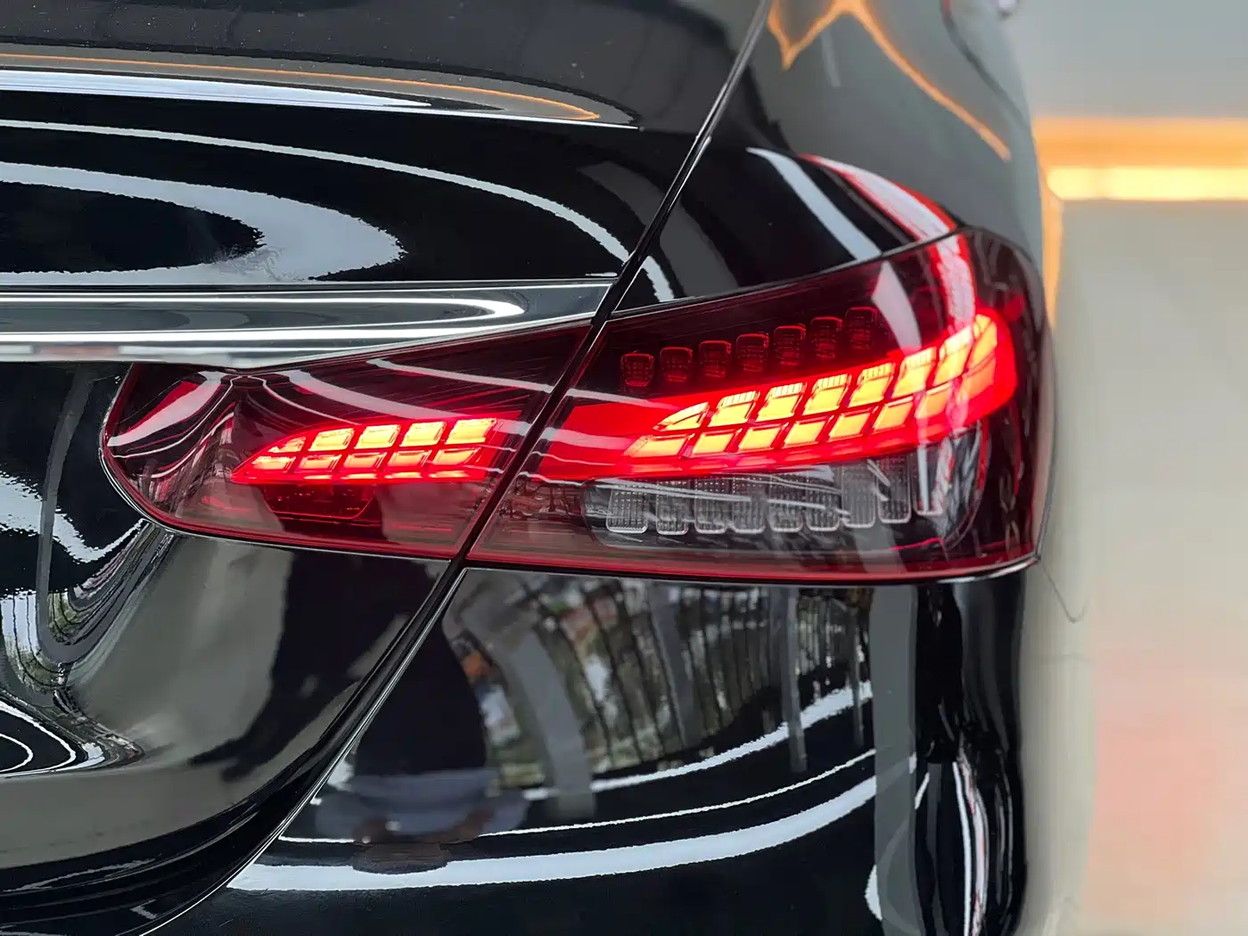 MERCEDES-BENZ E CLASS