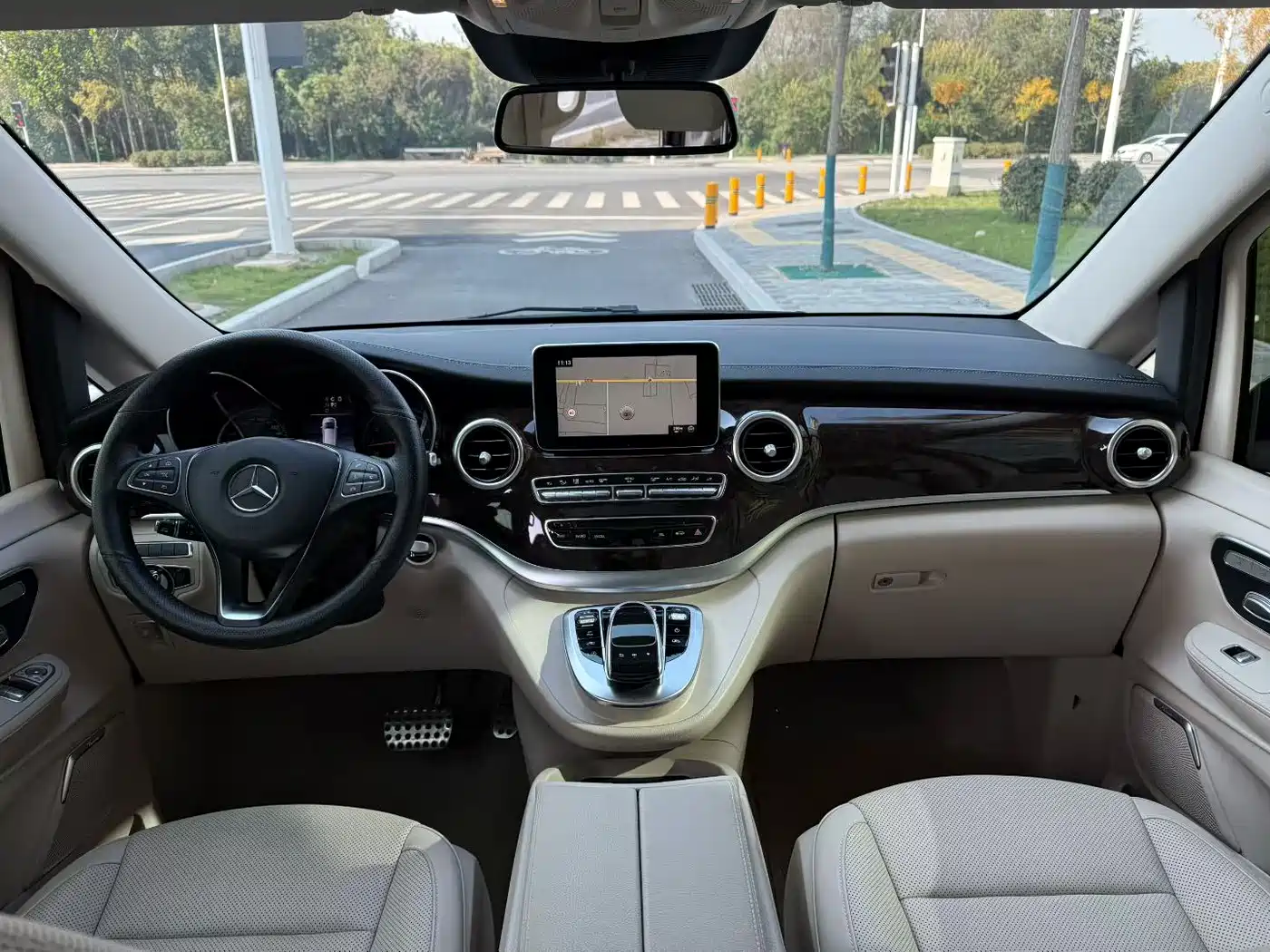 Mercedes-Benz V-Class 2018 V 260 L Premium Long Wheelbase Edition China VI фото 8