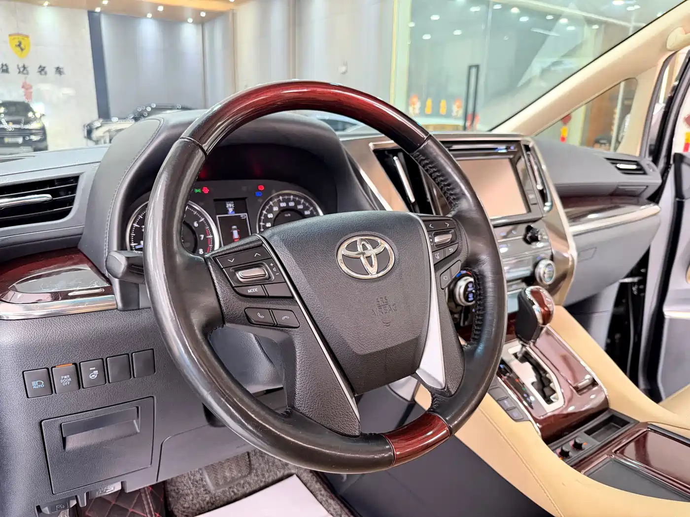 Toyota Alphard 2018 3.5L Luxury фото 9