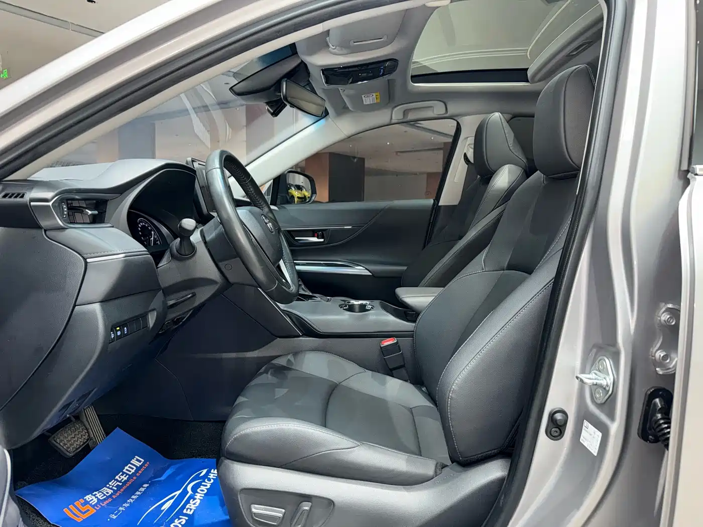 Toyota Venza 2023 2022 2.0L CVT 2WD Luxury