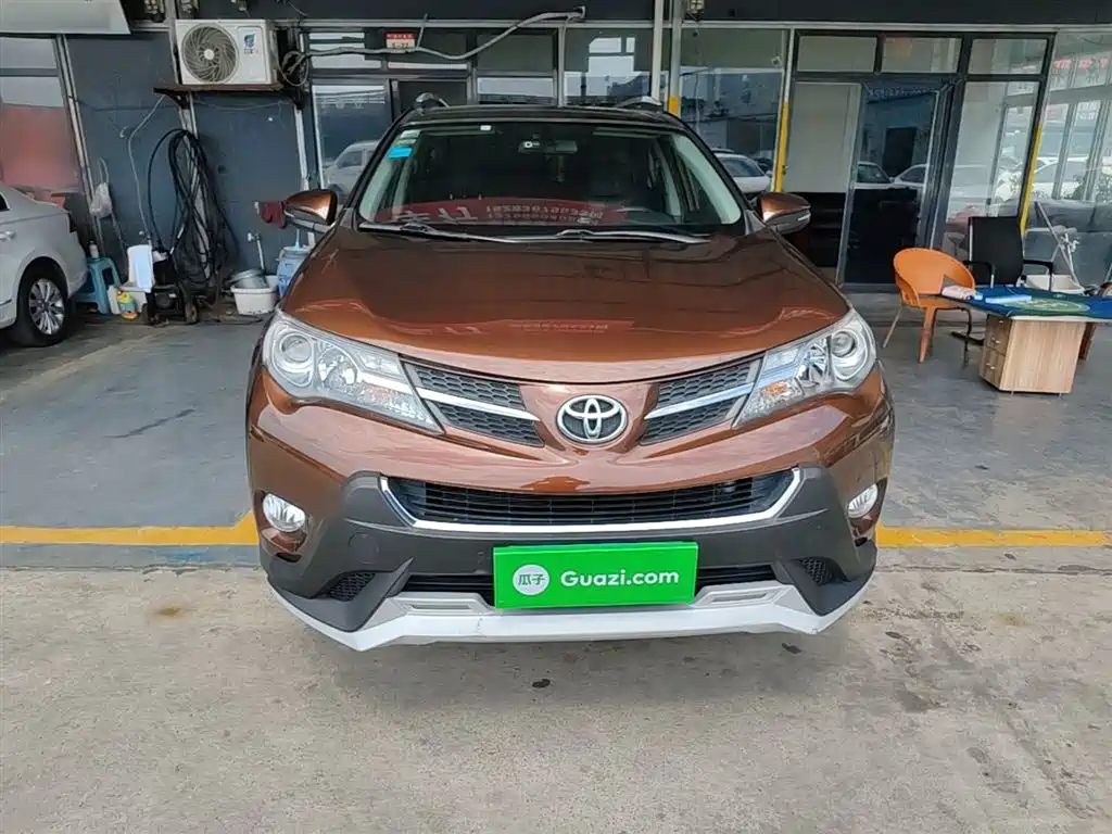 Toyota RAV4 Rongfang 2015 2.0L CVT 2WD Trend Edition фото 3