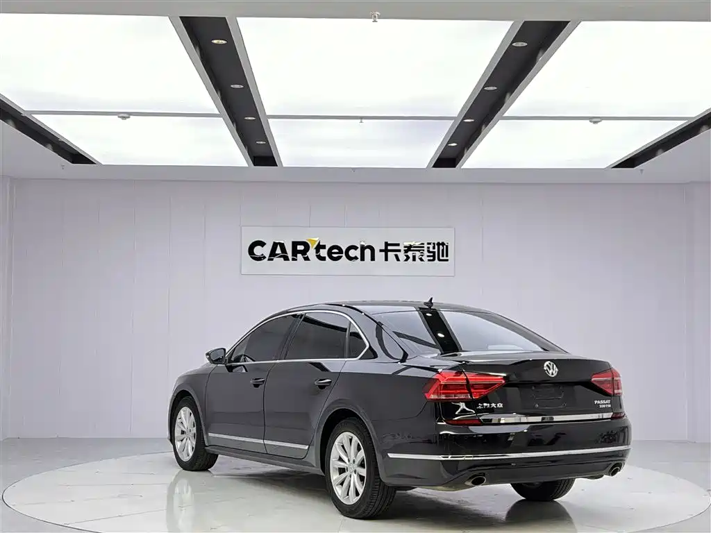 Volkswagen Passat 2017 330TSI DSG Prestige фото 7